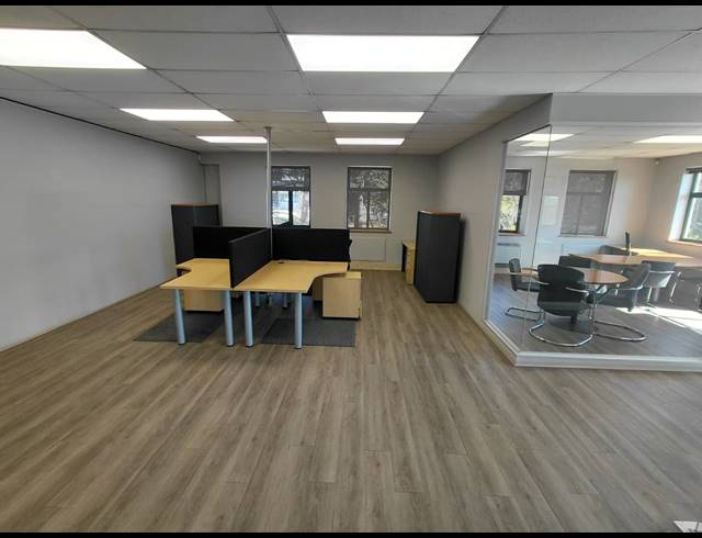 160M² OFFICE TO LET IN LYME PARK